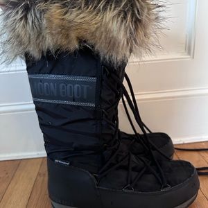 Moon Boots ProTECHt Hi-Top Monaco Boots in Black